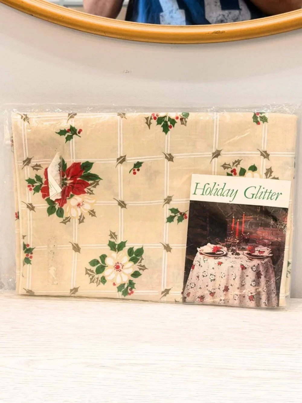NEW Vintage SunWeave Holiday Glitter Christmas Tablecloth Round 52